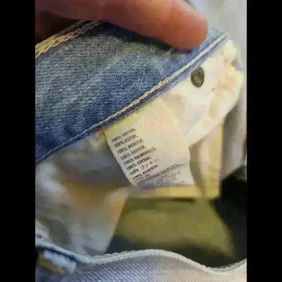 Abercrombie and Fitch - Light Wash Ripped Denim - Picture 6 of 7